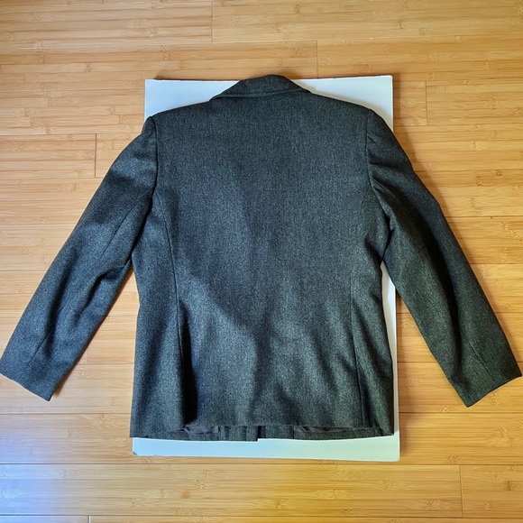 Requirements Fully Lined Unisex Gray Blazer with Pockets - Picture 2 of 4